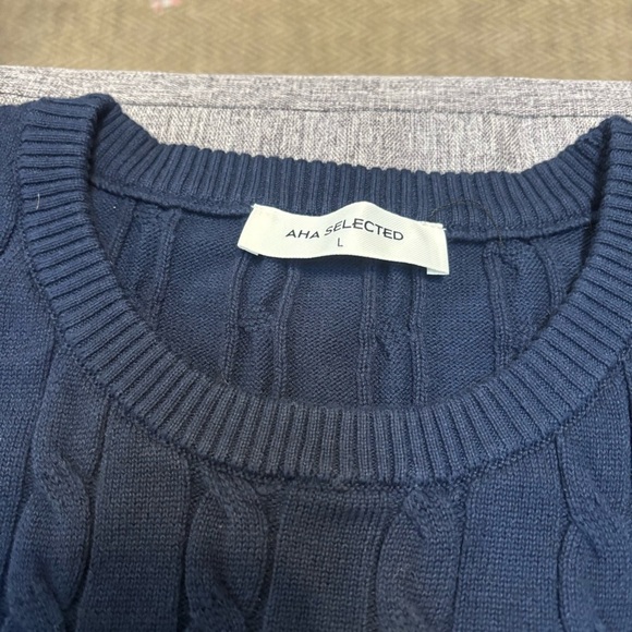 AHA Selected Giraffe Cable Knit Sweater, Large - Picture 4 of 6